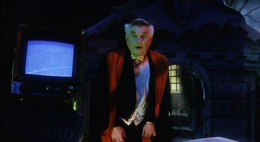 Grandpa Fred’s great Gremlins 2 deleted scene with the creatures helping to introduce the movie along with director Joe Dante running the control room. . . . #joedante #gremlins2 #deletedscene #robertprosky #90smovies #1990 #movies #moviescenes #horrorcomedy #90s