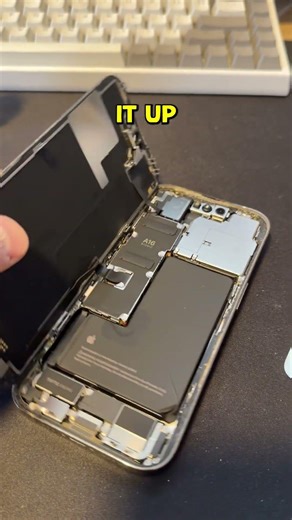 Replaceing the Battery, easiest iPhone Repair!