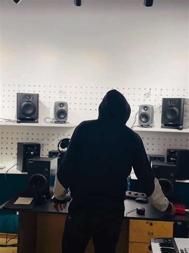 First-ever 𝐒𝐭𝐮𝐝𝐢𝐨 𝐌𝐨𝐧𝐢𝐭𝐨𝐫 Experience Zone. Hear it. Feel it. Choose the monitor that fits you best. #StudioMonitor #Studio #HomeStudio #JBL #Genelec #Focal #MAudio #Roland | Melody and Co.