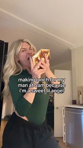 Made my loml vegan crunchwrap supremes for his work lunch cuz he deserves the best 💫 #VeganCrunchwrap #HomemadeTacoBell #VeganRecipes #CopycatRecipes #FoodTok #RecipeVideo #VeganFoodie #BoyfriendLunch #EasyVeganMeals #TikTokFood #PlantBasedEats #VeganComfortFood #FoodieCouple #LunchGoals #HomemadeWithLove #boyfriend #dating #relationships | garden grub