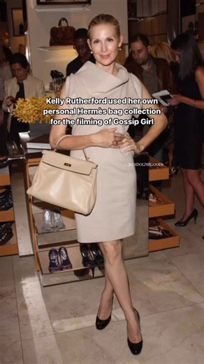 Randolph Goods on Instagram: "The real life Lily van der Woodsen 😍 Kelly Rutherford revealed in interviews that she often used her own personal Hermès bag collection on the set of Gossip Girl, blending luxury from her own wardrobe into her character’s iconic style. This personal touch added an extra layer of authenticity to her on-screen character as Lily van der Woodsen. #hermes #birkin #kelly #fashion #style #vintage #bag #purse #luxury #gossipgirl #fashionblogger #fashionista #fashiondesigne