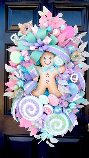 Happy Friday! 🩵 This huge custom order is heading to its new home and staying local! Shout out to all of you who like, share, refer, and purchase from lil' ole me/O'Fancy Designs. You are appreciated more than you know! 🩷 Have a safe and happy Halloween! #wreath #WreathMaker #gingerbread #Christmas wreath #christmasdecor | O'Fancy Designs