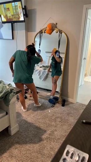 Now the fleas are attacking kelley! You know we doing something right though if we get hated on! Keep the love coming though❤️❤️❤️ #kellanf_340 | kelley Fetch