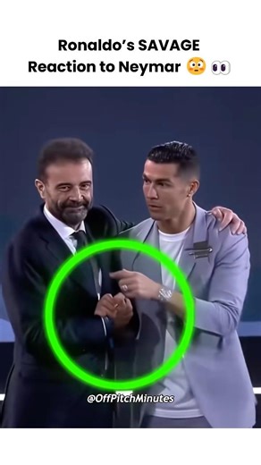 Behind the way Ronaldo looks at Neymar: Do you notice?👀#ronaldo #neymar #soccer