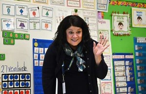 State superintendent calls U-46's dual language program 'a beautiful thing'