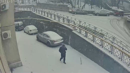Two crashes occur within minutes on the same street in Yalta, Russia