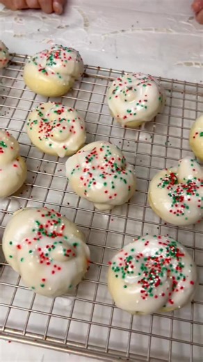 Rossella Rago CookingWithNonna on Instagram: "The holidays are coming… and if I’m honest, I’m struggling. I keep asking myself how I’m supposed to do all of this without her the baking, the traditions, the joy. Everything feels quieter. Heavier. Different. Even when I want to share something a recipe, a memory, a tiny piece of her I second-guess myself. Is it too soon? Is it wrong? But grief doesn’t come with instructions. You just wake up each day and try to live inside a world that suddenly fi