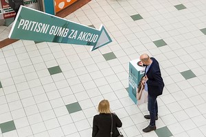We placed a big red button in the middle of Europark Maribor shopping mall and waited for someone to push it. 😄 Wait for it... 💥 DA MOVE x Flipping Art x Dunking Devils | Dunking Devils