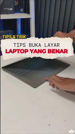 STOP OPENING YOUR LAPTOP FROM THE CORNER, Here is the right way to open your laptop screen