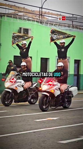 📢 ¡Reforzamos el patrullaje motorizado! ✅ Con un desfile de honor, se clausuraron los CXXXVIII y CXXXIX Cursos de Capacitación Básico en Manejo de Motocicletas de Uso Policial. 👮‍♂️ 2 oficiales y 94 suboficiales culminaron con éxito esta exigente formación. | Ministerio del Interior del Perú