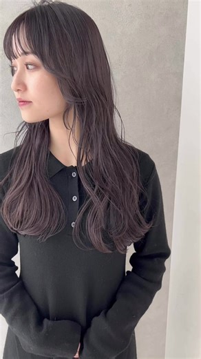 . 新年度から暗くしないといけない！！ そんな方にオススメなのがこちらの パウダリーグレーカラー🩶 透明感があってお肌が白く見えます🤍 ぜひご相談ください😊 ご予約は、こちら僕のインスタグラムから💁 @cachetaro と @wataru_magic #わたるマジック #地毛風カラー #暗いけど重く見えないカラー #暗くても透明感カラー #暗いけど透けるカラー