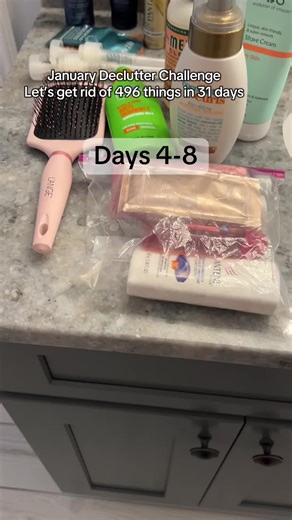 January Declutter Challenge 📦 30 more items gone for days 4-8! Who else is taking part in the declutter challenge this month?? #januarydeclutterchallenge #declutterchallenge #lowtoxliving #overconsumption
