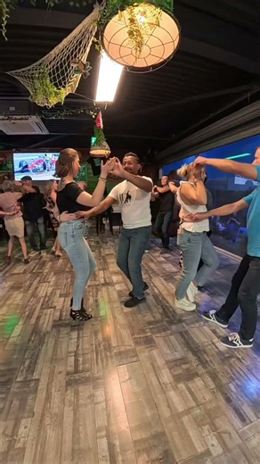 bailando bachata beginner combination #bachata #coupledance #new #season #dance #bachatadance #class