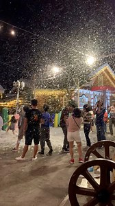 Nasa ibang bansa? No! Dito lang yan sa Torres Farm Naic Cavite🙌💚 Kung saan para ka na rin nakapunta sa ibat ibang bansa sa iisang lugar dahil sa mga structures nila na inspired sa ibat ibang tourist spots sa buong mundo. 🥰 Mayroon din silang Christmas village na tiyak na magugustuhan ng mga bata pati na rin ng matatanda dahil sa artificial snow nila. | PORSH Adventure