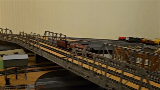 WRENN CITY OF LONDON W2226 is the 4-6-2 LMS Duchess Class Locomotive named City of London. Production in Basildon commenced in 1969 through to 1980 The Duchess locomotive used by London Midland & Scottish Railways was a class of express passenger steam locomotives designed by William Stanier. The Duchess class got its name as a result of being a non-streamlined,although to engine-men they were often known as Big Lizzies. | Tri-ang Retro-Resto