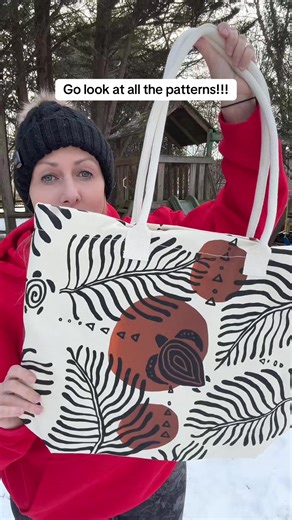 This giant beach tote by Sand Cloud is the perfect beach bag / pool bag for summer. Also a great everyday tote bag.