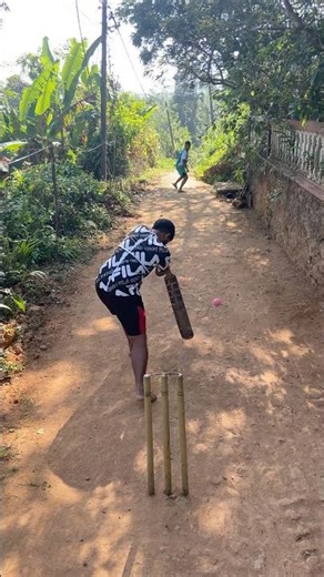 That’s a big outside edge ❤️‍🔥🎾 #streetcricket #cricket #sports #bowling #shorts