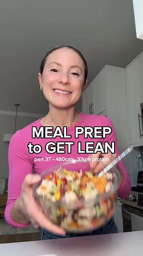 “Cowboy Caviar” 🤠🍗 but with rotisserie chicken for added protein!! And I made a few tweaks so it’s also lower cal - 480cals, 33gm protein 💪 You can comment #SHEET and I’ll send you my free High Protein Cheat Sheet with some great high protein recipes 📝 Best Body members, this recipe is linked on your homepage! Add it to your meal plan for next week 💛 Login or join here: DrRachelPaul.com (it’s the link in my profile!) | Rachel Paul, PhD, RD