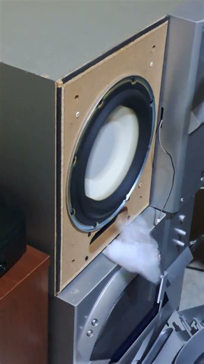 1 solo subwoofer test Sharp system cd g20000p excursion #sharp #bass #basseffects #test