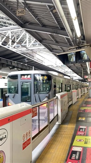 JR West 225-5000 Series (Mitsubishi IGBT) - Departing Osaka Stn (Local, Loop Line) JR西日本 225系5000番台