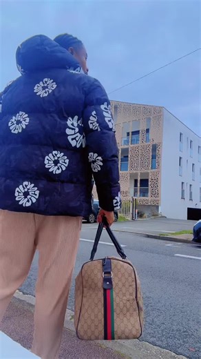 #vues @Lakamané1🇲🇱🇹🇳🇮🇹 @graigrai @général de Doug Massira @sénateur 🥷 224 🇬🇳 🇨🇮 @Antonio #vues