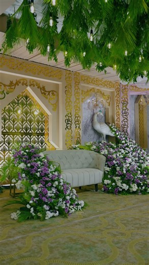 Opulence Majestic Gold Floral Peacock