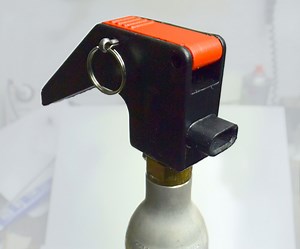 CO2 Fire Extinguisher From a Soda Maker Gas Cylinder