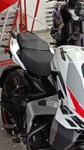 Better Brakes But Only In Front || Old Vs New Pulsar NS400Z || Pulsar NS400Z || Review || Details