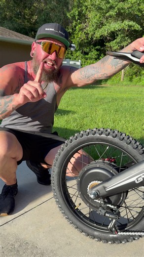 The Bibuff G600 has a 8,500W motor and a 72V 30ah battery. That power gives you a top speed of 60mph and a range of 80 miles per charge. It's a big and tough bike too. It holds up to 500lbs for the weight limit. #ebike #emoto #dirtbike #motorbike #motorcycle