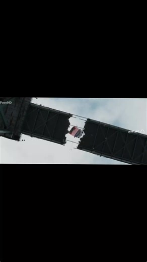 فيلم الوجهة النهائية 5 (Final Destination 5) هو فيلم رعب وتشويق صدر عام 2011، ويُعد الجزء الخامس من سلسلة Final Destination. الوصف: تدور أحداث الفيلم حول مجموعة من الموظفين يتعرضون لحادث مروّع بعد أن يرى أحدهم رؤية مسبقة لانهيار جسر ضخم وموت الجميع عليه. بفضل هذه الرؤية، يتمكن من إنقاذ نفسه وعدد من زملائه قبل وقوع الكارثة. لكن كما هو معتاد في السلسلة، الموت لا يُخدع… فبعد نجاتهم تبدأ سلسلة حوادث غامضة ومميتة تطارد الناجين واحدًا تلو الآخر بطرق مرعبة ومبتكرة، وكأن القدر يعيد ترتيب نفسه لاسترداد م