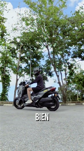 X-Max 350-stationnement sur une colline