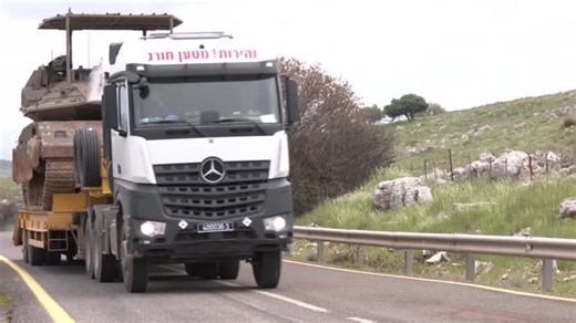 Trucks carrying Israeli army vehicles seen near Lebanese border