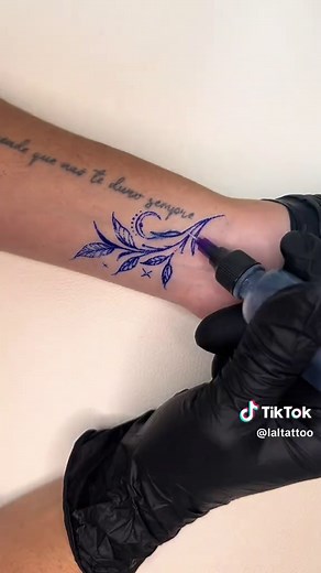 Tatouage éphémère sans aiguille : déroulé complet de la séance