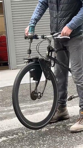 Technalogia man literally reinvented the wheel 😂 #funny #biker #drill #makita