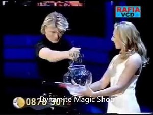 Snowstorm Magic Trick Performed by Hans Klok bij Dynamite Magic Shop.com