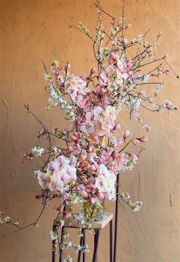 My New Years Resolution is to be more minimal… Anyway heres 400 Stems. #florist #flowerpower #floraldesign #eventdesign #naturecaptures