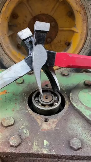 One tool to replace all your old bearing pullers!This 18-in-1 kit removes bearings fast & easy. Heavy-duty steel, one-click jaws, works with any power wrench.Save time, save money, get the job done right! #18In1BearingPuller #ToolTok #DIYMechanic #FYP #TikTokMadeMeBuyIt