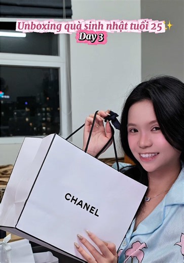 Unboxing Quà Sinh Nhật Tuổi 25 Ngày 3