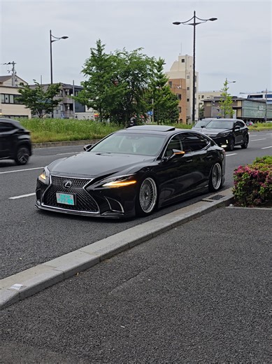 LEXUS LS500hの魅力とカスタマイズ情報