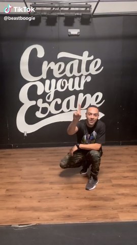 Break Dance tutorials pt13... Forward Roll! #forwardroll #breakdance #tutorial #foryou #tiktok