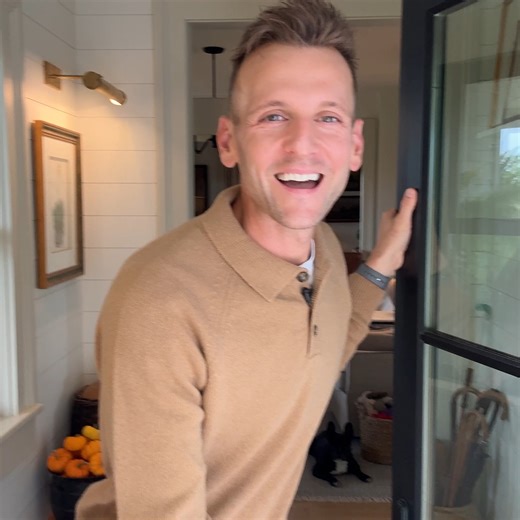 149K views · 6.2K reactions | I love to decorate for the fall and Halloween seasons because there's nothing quite like the bright orange and yellow colors. There's nothing too scary about my Halloween decor, but it definitely adds a bit of festive spirit to this time of year! Hope you enjoy! | Wyse Guide | Facebook