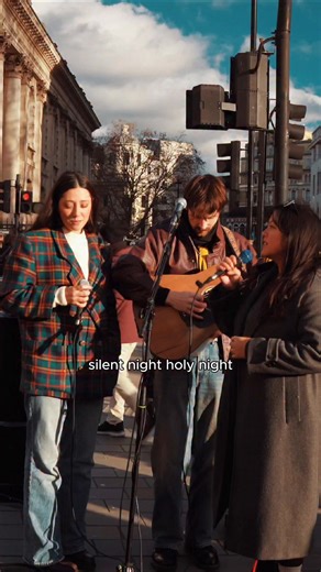 Silent night, holy night All is calm, all is bright... #streetperformer #atticusblue #busking #london #christmassongs #silentnight | Atticus Blue