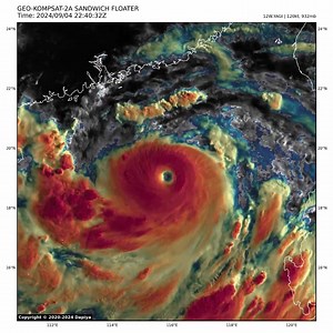 KARMA IS REAL 🇨🇳 CHINA!🤪 Yagi (formerly #EntengPH) becomes the strongest tropical cyclone WORLDWIDE this 2024. It is now a VIOLENT typhoon by Japan Meteorological Agency (JMA) - the highest storm classification by the RSMC Tokyo in the Western Pacific (WPAC) basin, and becoming the first tropical cyclone to do so this 2024. Its 10-min sustained winds now at 195 km/h (105 kts) and a sea-level pressure of 915 hPa; the first since TY Bolaven in October 2023. 🎥 Matthew Cuyugan | NextGen PHDefens