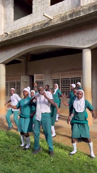 The Wiggly Wiggly Uer: A Dance Delight