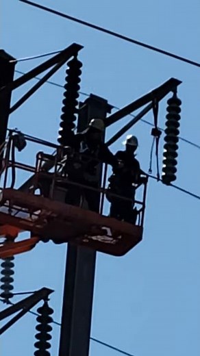 How Amtrak moves its 138 KV transmission lines to replacement poles