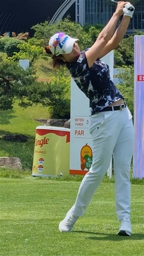 최민경 프로의 드라이브 샷 슬로우모션! 완벽한 스윙 감상하기🏌️‍♀️ #골프 #슬로우모션 #스윙 #드라이버 #최민경 #golf #swing #life #tips #lesson