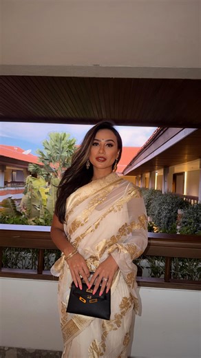 Karina Fariza Basrewan Hasan on Instagram: "Asked for a bindi tutorial and got a bollywood dance instead @massimilianohasan"