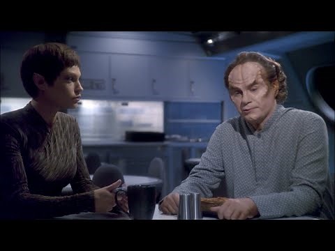 T'pol and Phlox talk about Phlox childhood