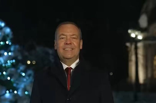 DELFI VOOG | Fotod: Venemaal toodi koolilapsed Khamenei mälestustseremooniale