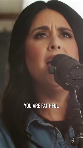 I NEVER walk alone!!! What a reassuring promise to hold on to today 🙌 | Essential Worship